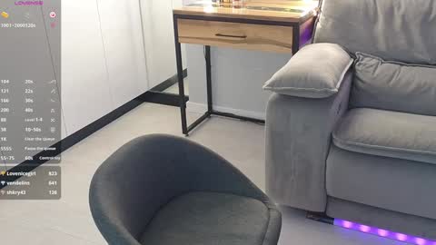 Snapshot of smilym chatting on 12.15.24 smilym online show from 12.15.24