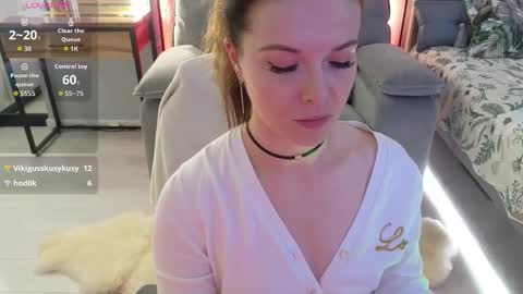 Snapshot of smilym chatting on 10.08.25 smilym online show from 10.08.25