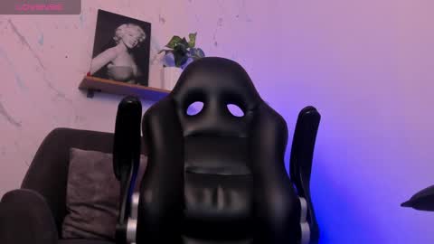 Snapshot of smitgrey chatting on 02.18.25 SMIT online show from 02.18.25