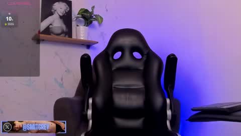 Snapshot of smitgrey chatting on 03.06.25 SMIT online show from 03.06.25