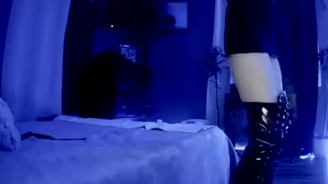 Snapshot of smokeingbitch420 chatting on 10.11.25 love bug online show from 10.11.25