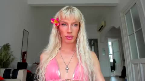 Snapshot of sn0wcat chatting on 02.24.25   online show from 02.24.25