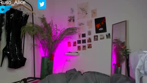 Snapshot of sn0wcat chatting on 03.03.25   online show from 03.03.25