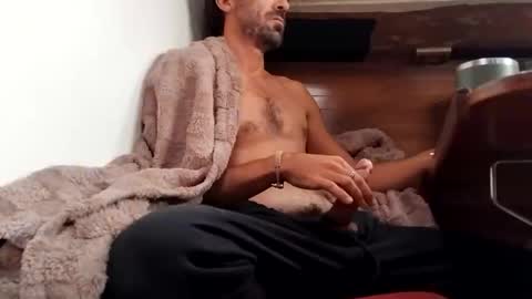 snag1_8 online show from 10.31.25