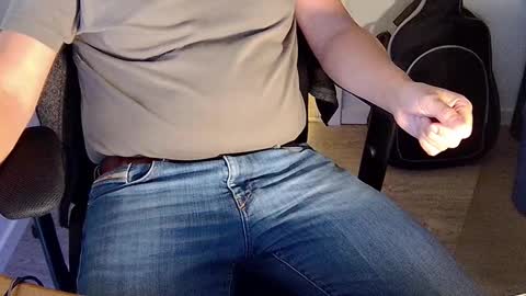 Sneakybill online show from 09.29.25