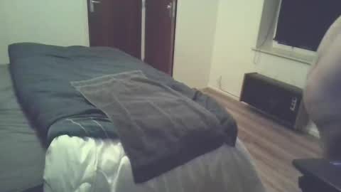 Snapshot of snellehenkie chatting on 02.02.26 snellehenkie online show from 02.02.26