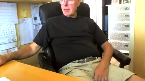 snickarn335731 online show from 09.10.25