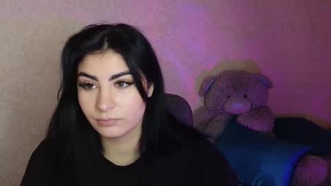 Snapshot of snickertail chatting on 10.12.25 Olivia online show from 10.12.25