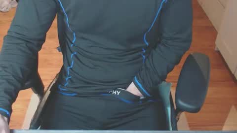 Snapshot of snooze85 chatting on 11.10.25 Cbt-Slave online show from 11.10.25