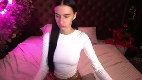 snow_whiteeex online show from 10.21.25