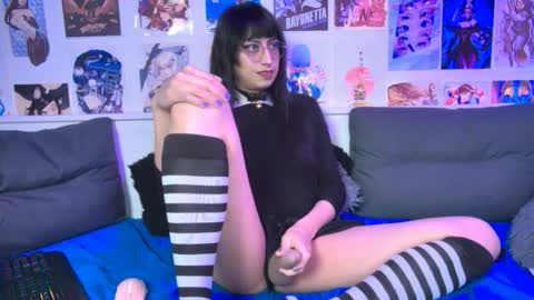 Snapshot of snowblack_ chatting on 10.05.25 Snow and Bubble online show from 10.05.25