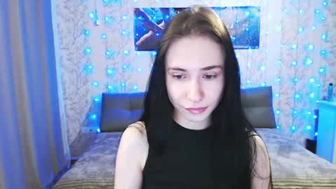 SnowWhate 00 online show from 04.19.26