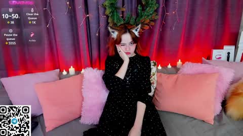 Snapshot of snowwhite_fox chatting on 12.14.24 Molly online show from 12.14.24