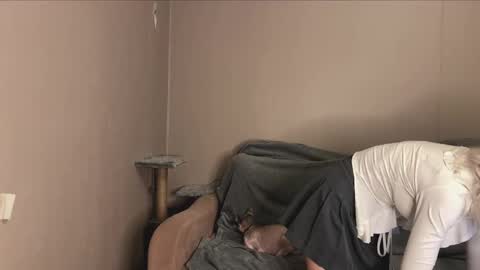 Snapshot of snowy_alice chatting on 10.11.25 snowy_alice online show from 10.11.25