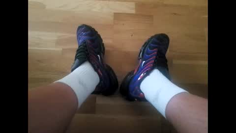 Snapshot of socksmasterhot chatting on 11.02.25 socksmasterhot online show from 11.02.25