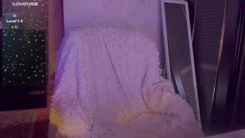 Snapshot of sofa_green chatting on 12.19.25 lady sofi green online show from 12.19.25