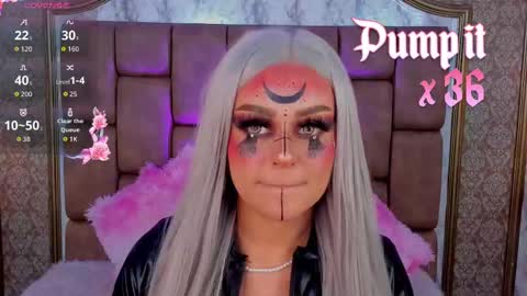 Snapshot of soffiqueen chatting on 10.16.25    Schedule 1400 - 2100 gtm-5  online show from 10.16.25