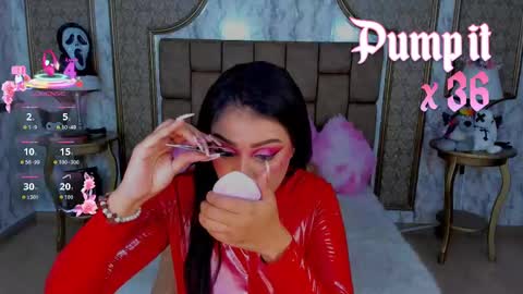 Snapshot of soffiqueen chatting on 10.27.25    Schedule 1400 - 2100 gtm-5  online show from 10.27.25