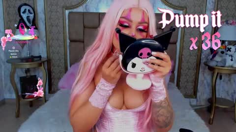 Snapshot of soffiqueen chatting on 10.28.25    Schedule 1400 - 2100 gtm-5  online show from 10.28.25