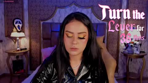 Snapshot of soffiqueen chatting on 10.30.25    Schedule 1400 - 2100 gtm-5  online show from 10.30.25