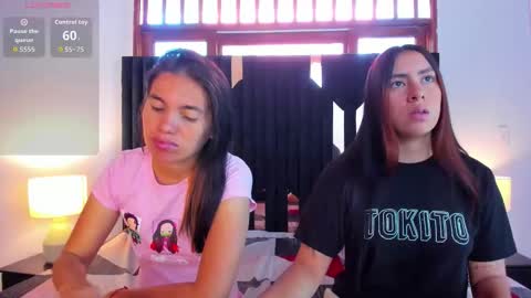 Snapshot of soffy_and_mia chatting on 10.23.25 soffy and mia online show from 10.23.25
