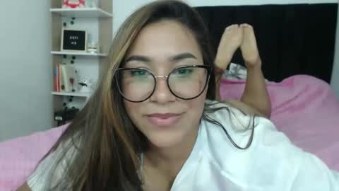 Snapshot of sofi4__ chatting on 03.11.25 sofi online show from 03.11.25