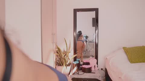 Snapshot of sofi_blake chatting on 10.27.25 Sofia online show from 10.27.25