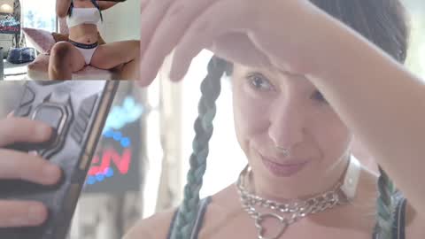 Snapshot of sofi_mora chatting on 10.13.25 Sofi Mora online show from 10.13.25