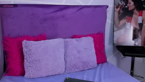 Snapshot of sofi_noa chatting on 02.14.25 Sofi Noa online show from 02.14.25