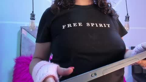 Snapshot of sofi_noa chatting on 09.17.25 Sofi Noa online show from 09.17.25