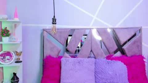 Snapshot of sofi_noa chatting on 09.19.25 Sofi Noa online show from 09.19.25