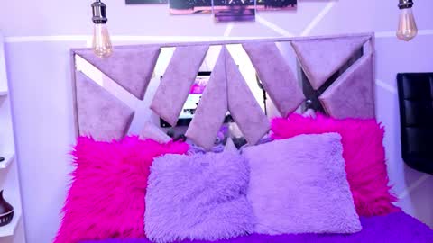 Snapshot of sofi_noa chatting on 10.11.25 Sofi Noa online show from 10.11.25