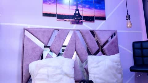 Snapshot of sofi_noa chatting on 10.21.25 Sofi Noa online show from 10.21.25