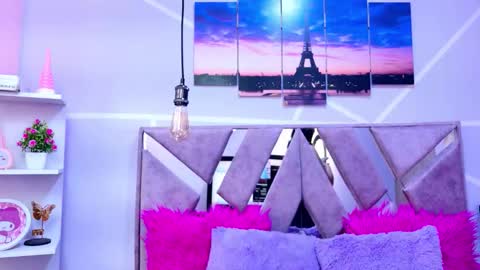 Snapshot of sofi_noa chatting on 10.24.25 Sofi Noa online show from 10.24.25