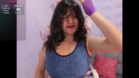 Snapshot of sofi_noa chatting on 10.29.25 Sofi Noa online show from 10.29.25