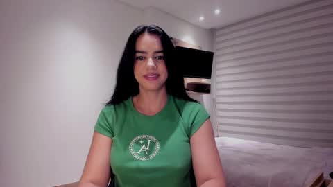 Snapshot of sofi_saenzz chatting on 10.08.25 Sofi Saenzz  online show from 10.08.25