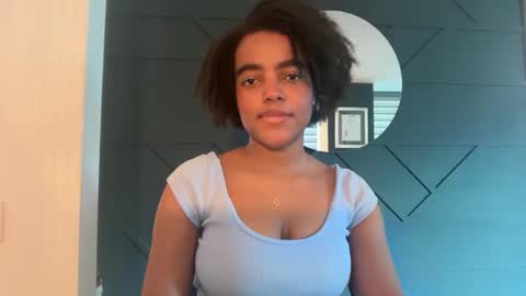 Snapshot of sofi_z chatting on 11.30.25 Sofi online show from 11.30.25