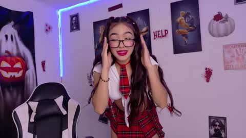 Snapshot of sofia_arango1107 chatting on 10.29.25 sofia_arango1107 online show from 10.29.25