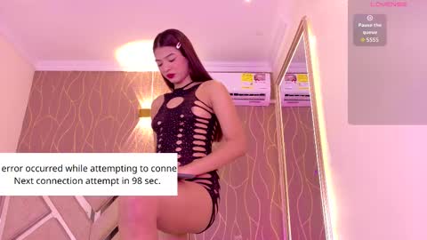 Snapshot of sofia_cleyton1 chatting on 11.18.25 online show from 11.18.25