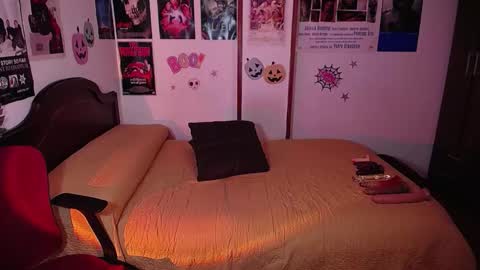 Snapshot of sofia_coolle chatting on 10.25.25 Sofi online show from 10.25.25