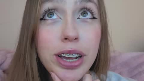 Snapshot of sofia_palacios_ chatting on 09.26.25     online show from 09.26.25