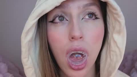 Snapshot of sofia_palacios_ chatting on 09.28.25     online show from 09.28.25