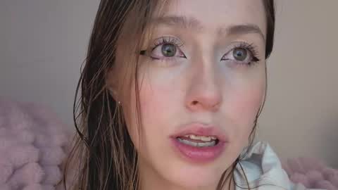 Snapshot of sofia_palacios_ chatting on 10.22.25     online show from 10.22.25