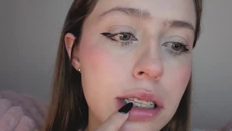 Snapshot of sofia_palacios_ chatting on 10.26.25     online show from 10.26.25