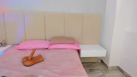SOFIA PAMELA online show from 12.06.24