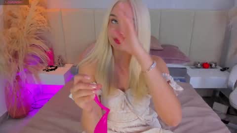 SOFIA PAMELA online show from 09.08.25