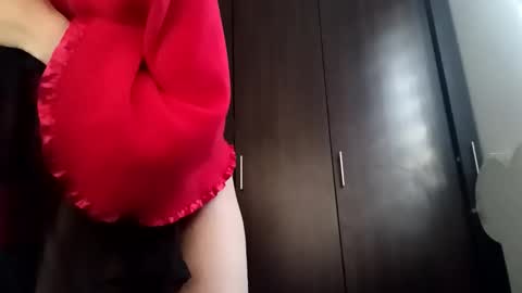 Snapshot of sofia_resiliente chatting on 11.08.25 SOFIA online show from 11.08.25