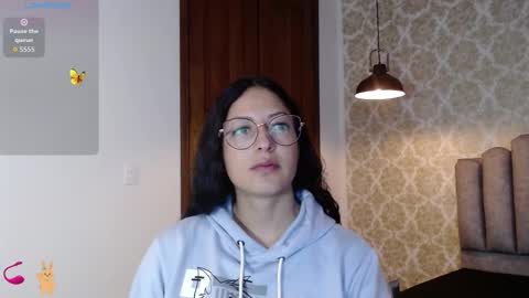 Snapshot of sofia_white3 chatting on 09.19.25 Sofa online show from 09.19.25