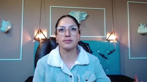 Snapshot of sofia_white3 chatting on 10.19.25 Sofa online show from 10.19.25