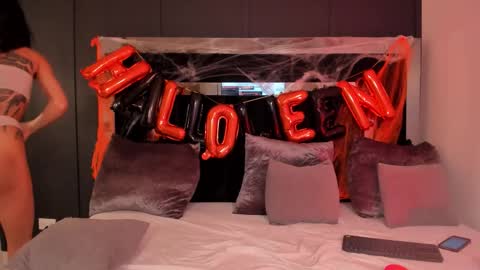 Snapshot of sofiaa_brown_ chatting on 10.29.25 Sofia online show from 10.29.25